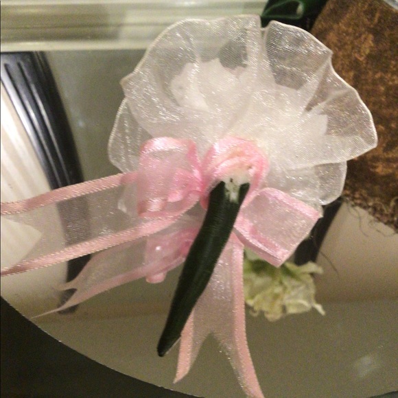 🎁💕⬇️Price Drop⬇️NWOT Miniature pink/white boutique of roses🌹 - Picture 2 of 5